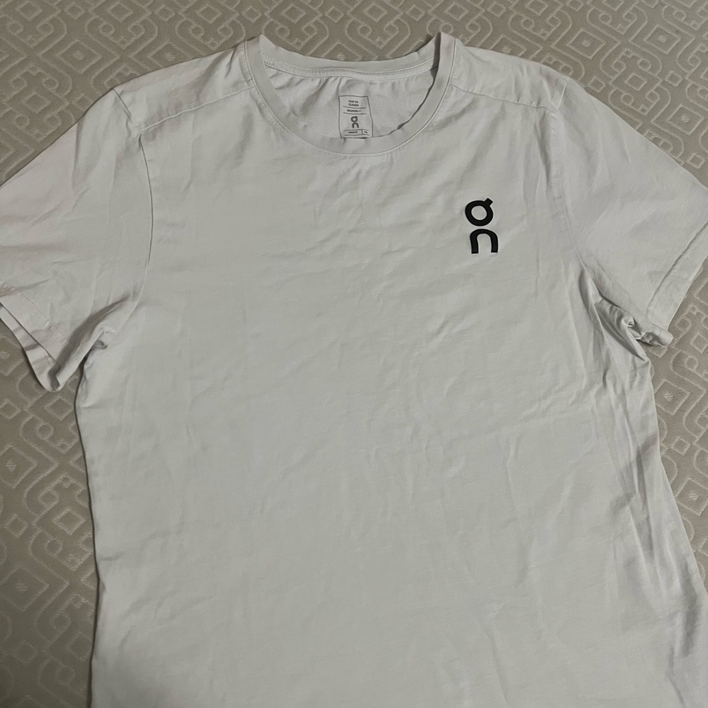 On Cloud Running T Shirt size XL (fits like L)